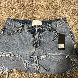 One Teaspoon BRAND NEW NEVER WORN jean shorts marlons boyfriend shorts